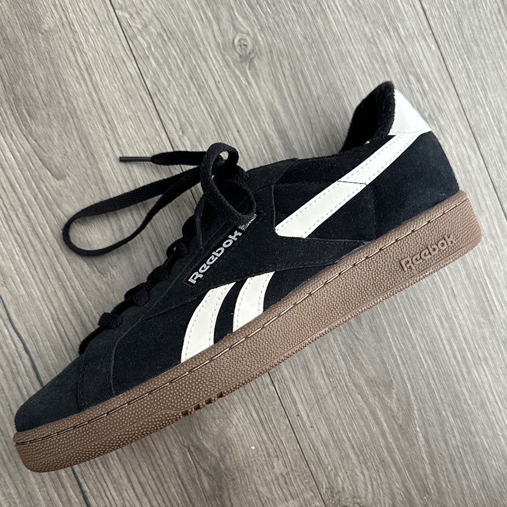 Reebok Men's Black and White Sneakers with Brown Sole